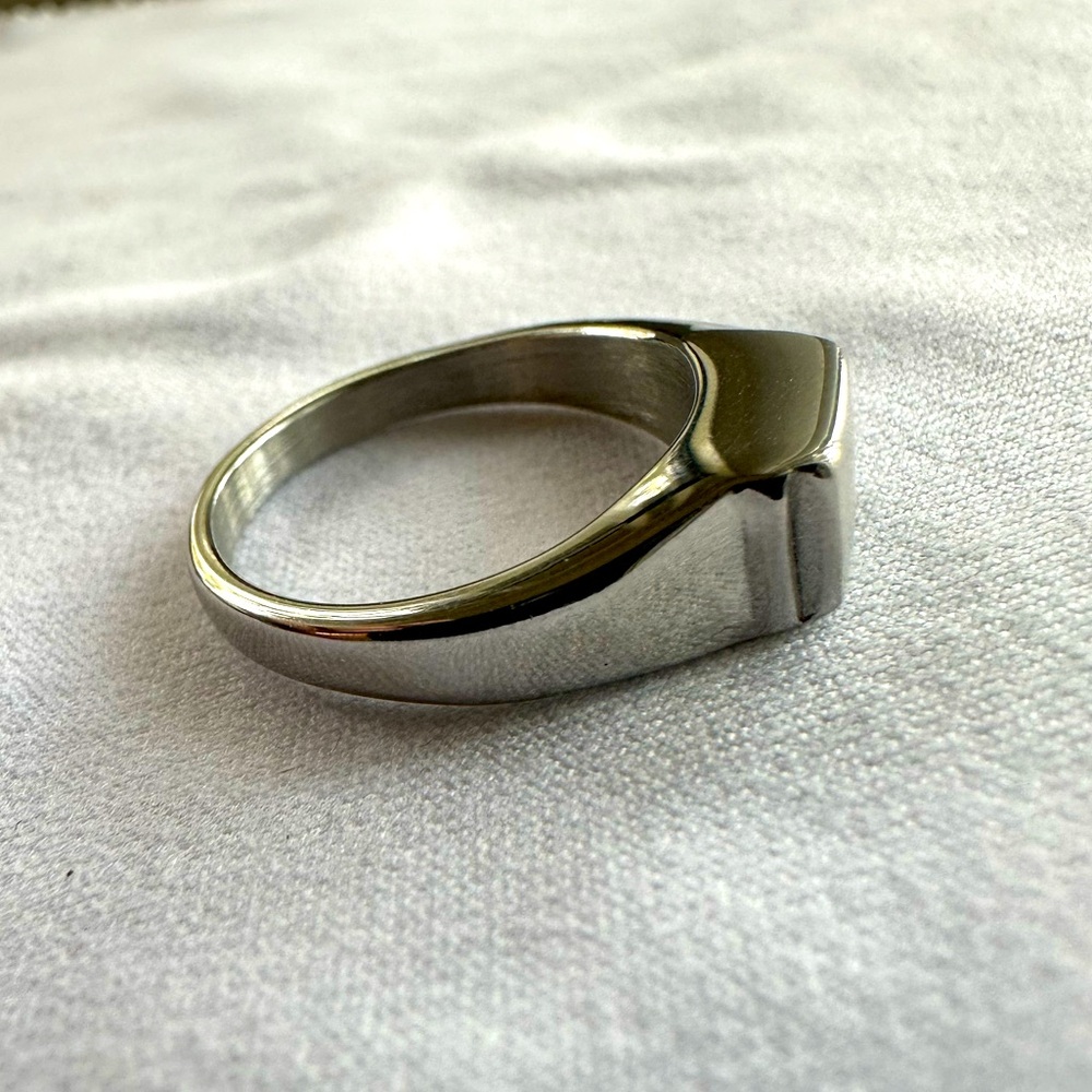 Men’s ASOS ring - Picture 3 of 4